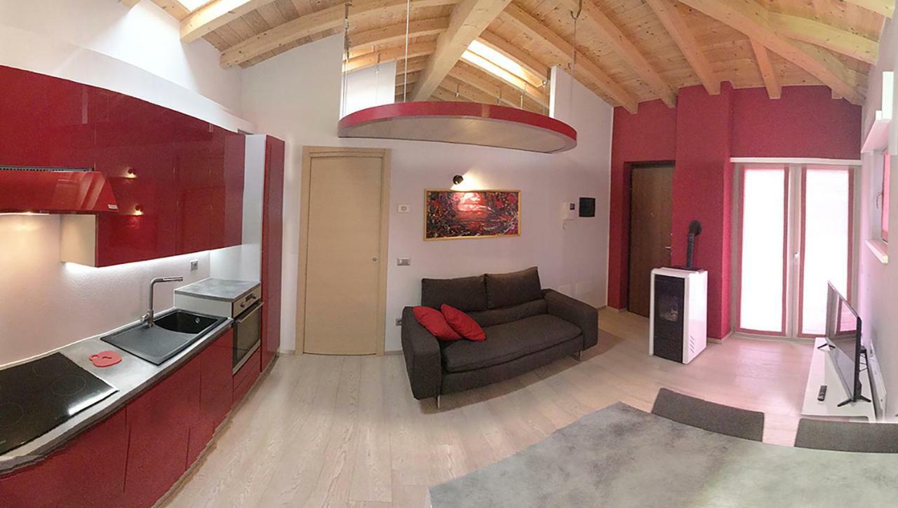 Holiday House Viola Tirano Exteriör bild
